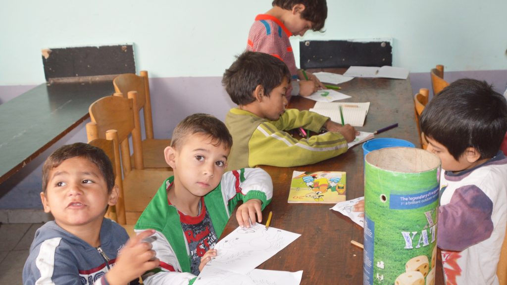 Skolebarn i Benjamins hus